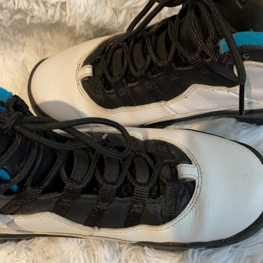 Shoes - Picture 2 of 6